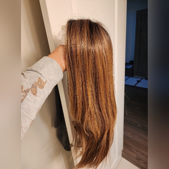 Brand new with tags. Belle Tress Dolce & Dolce 23". Mocha with Cream. - Picture 2 of 4